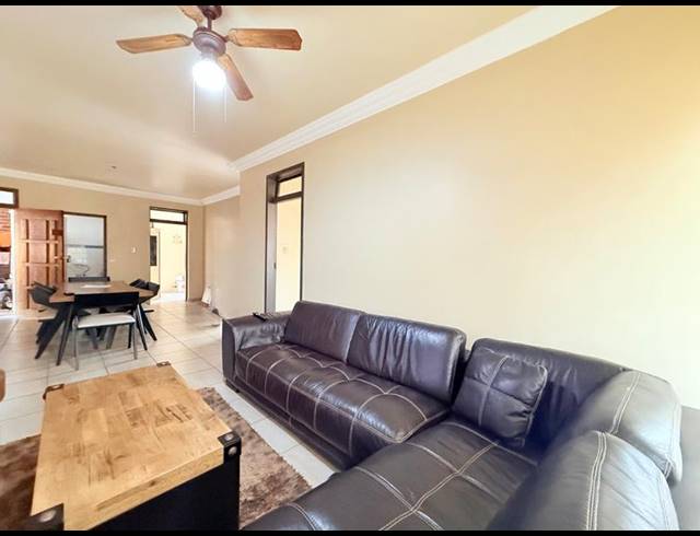 2 BEDROOM APARTMENT FOR SALE IN VANDERBIJLPARK CW 6